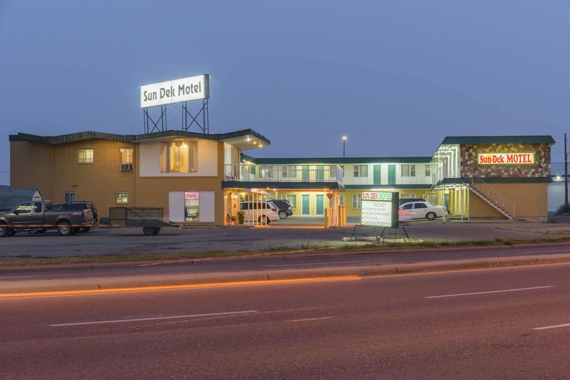 Sun-Dek Motel Medicine Hat Exteriör bild