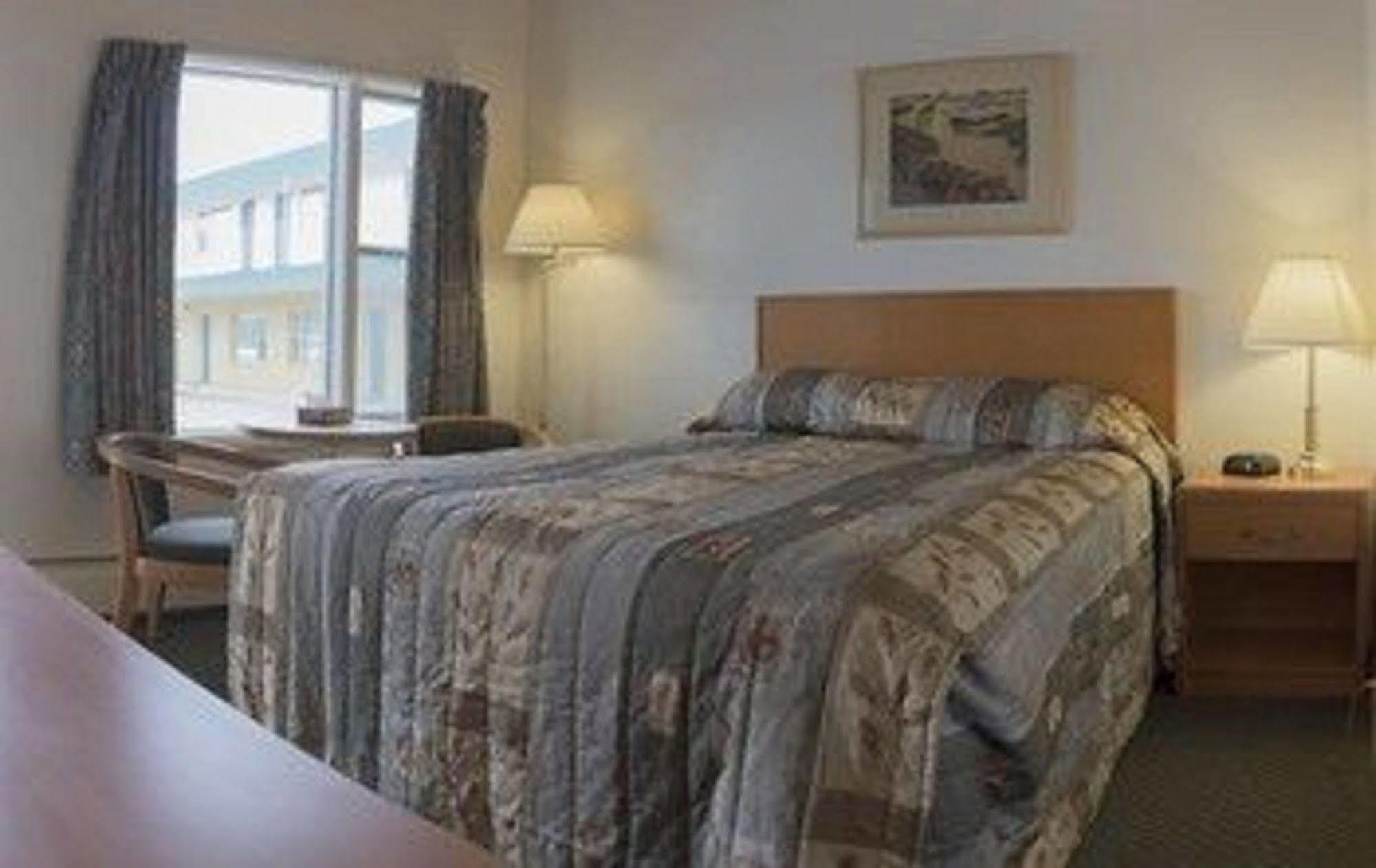 Sun-Dek Motel Medicine Hat Exteriör bild