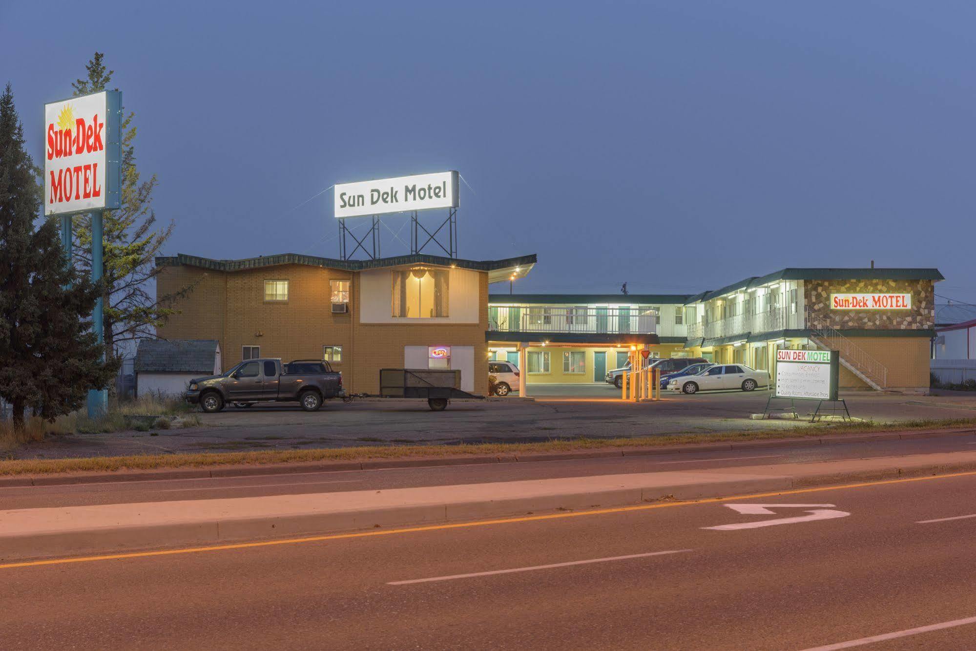 Sun-Dek Motel Medicine Hat Exteriör bild