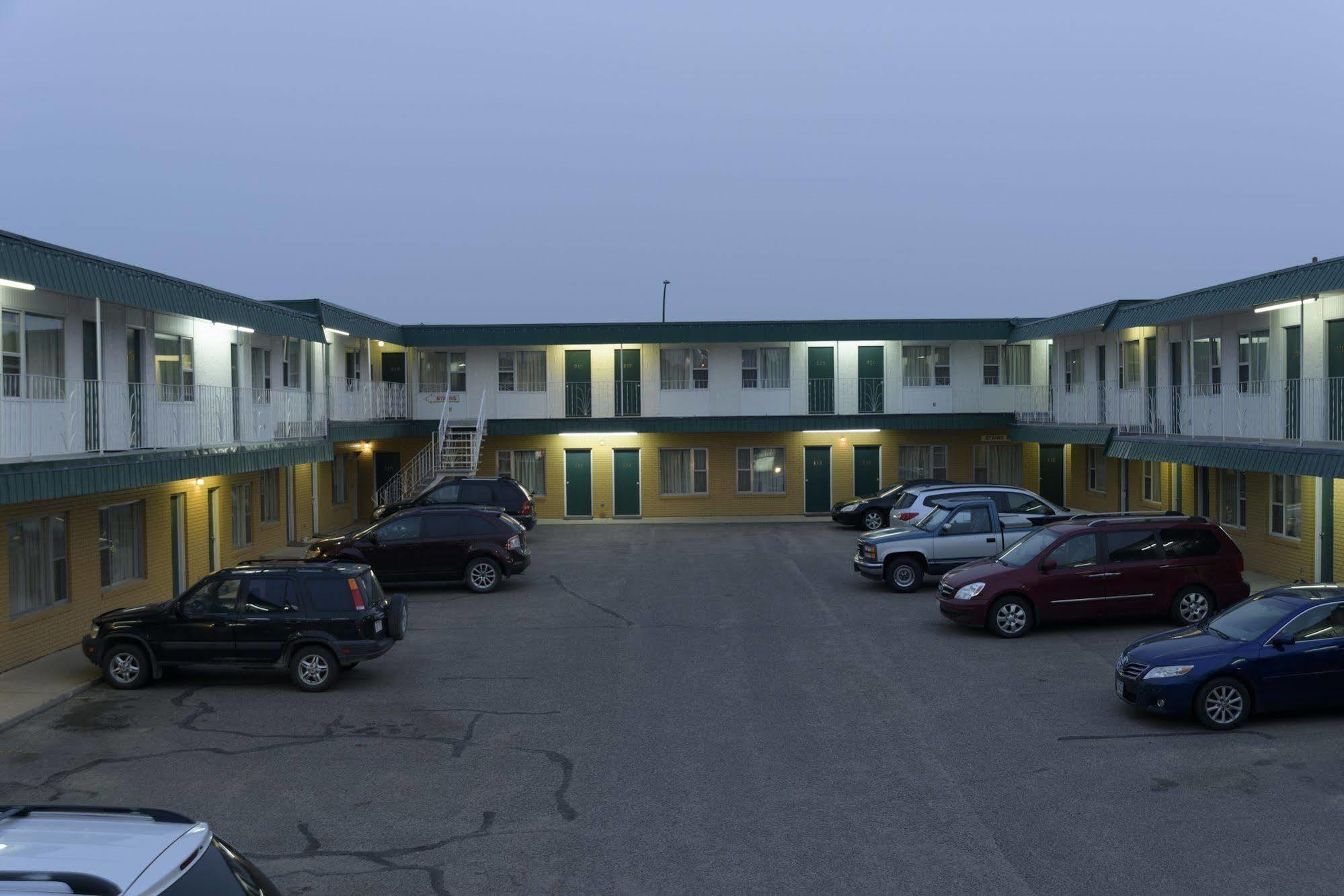 Sun-Dek Motel Medicine Hat Exteriör bild