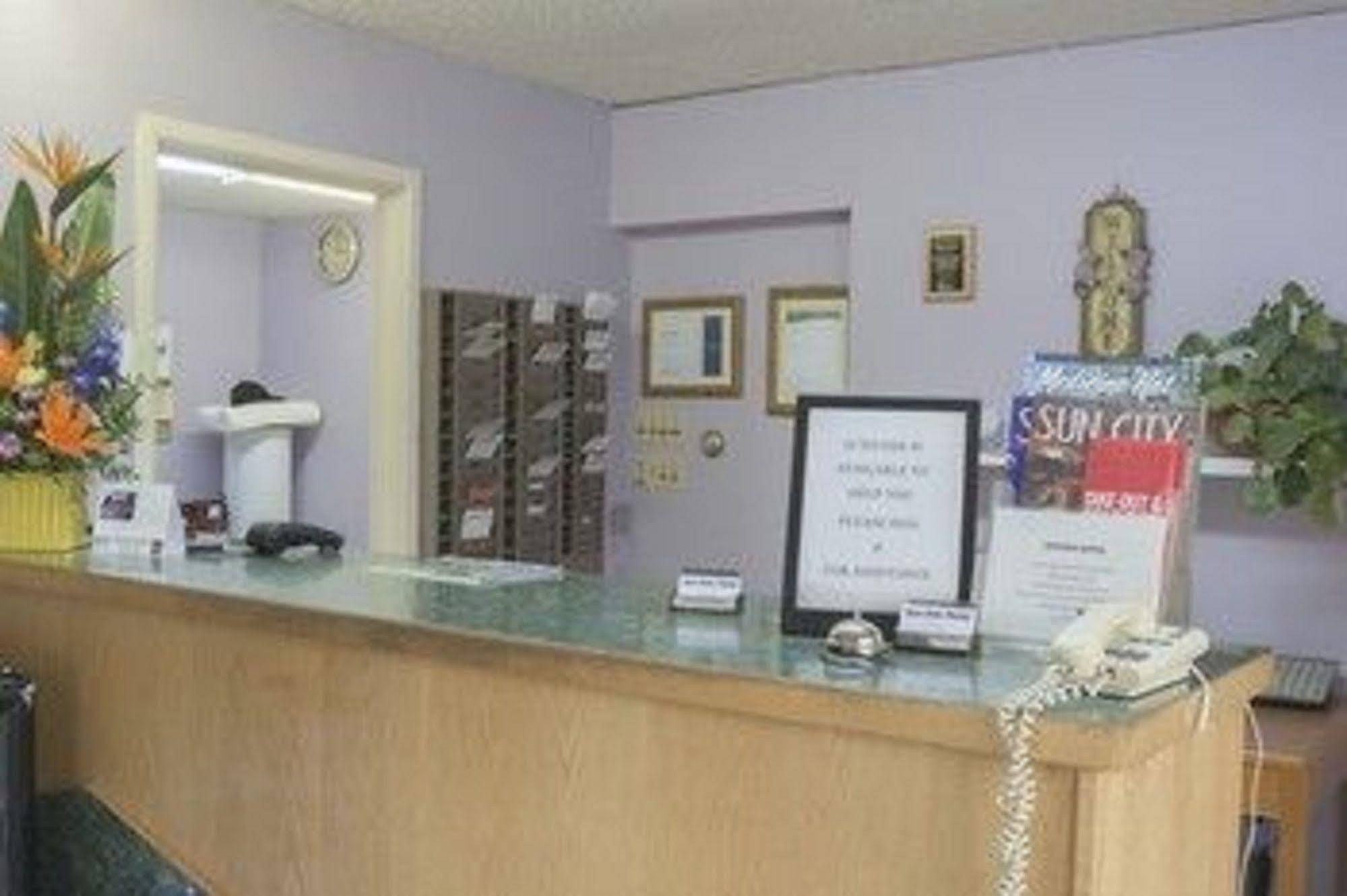 Sun-Dek Motel Medicine Hat Exteriör bild