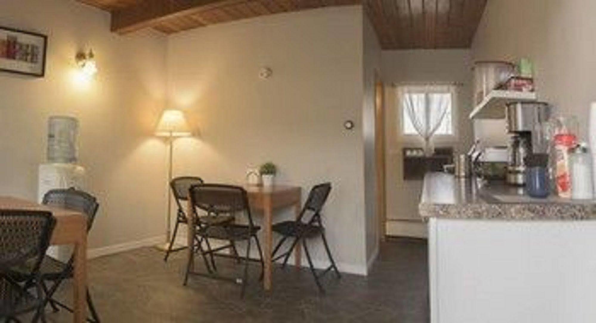 Sun-Dek Motel Medicine Hat Exteriör bild