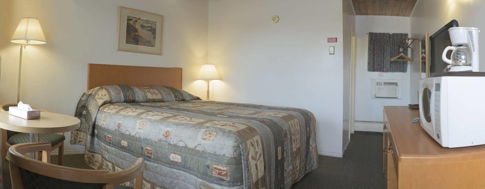 Sun-Dek Motel Medicine Hat Exteriör bild